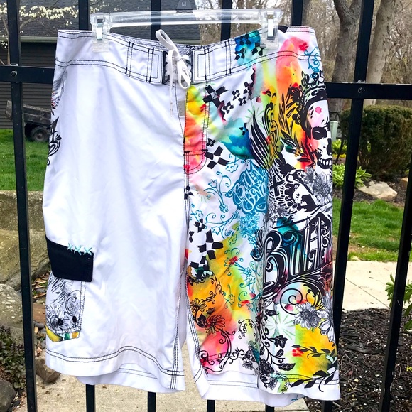 Billabong board shorts graphic print w/skulls